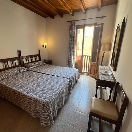 Hostal Restaurante Playa Colonia de Sant Jordi Екстер'єр фото