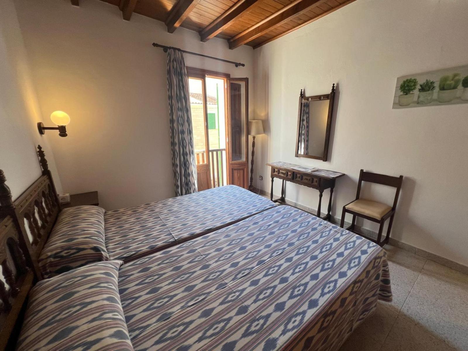 Hostal Restaurante Playa Colonia de Sant Jordi Екстер'єр фото