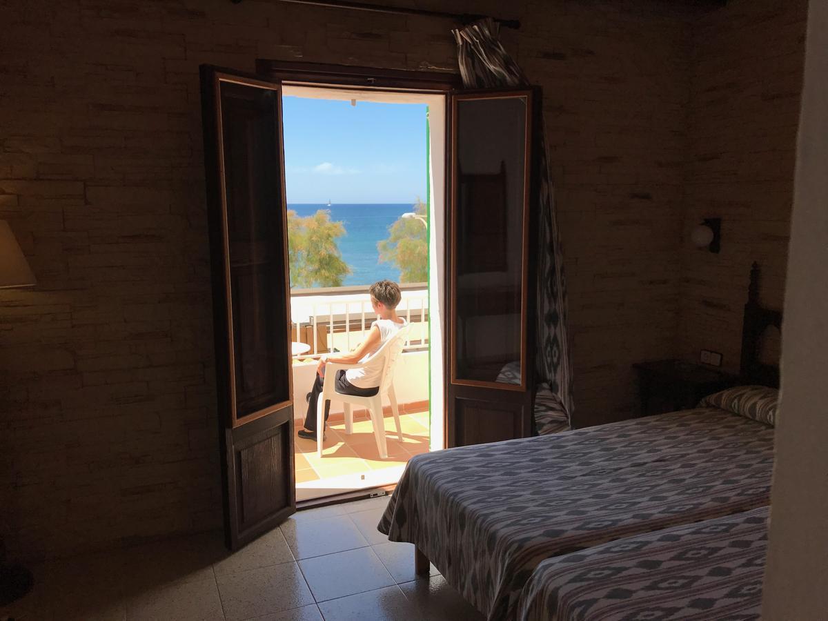 Hostal Restaurante Playa Colonia de Sant Jordi Екстер'єр фото